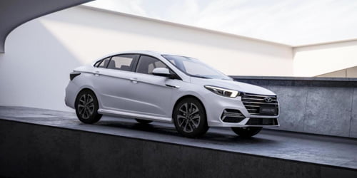 آریزو 6 پرو روی شیب پارکینگ