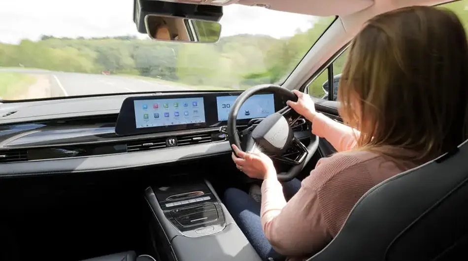 تجربه رانندگی با خودروی فونیکس