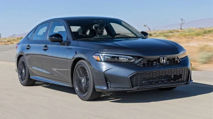 خودروی سال 2025 موتورترند