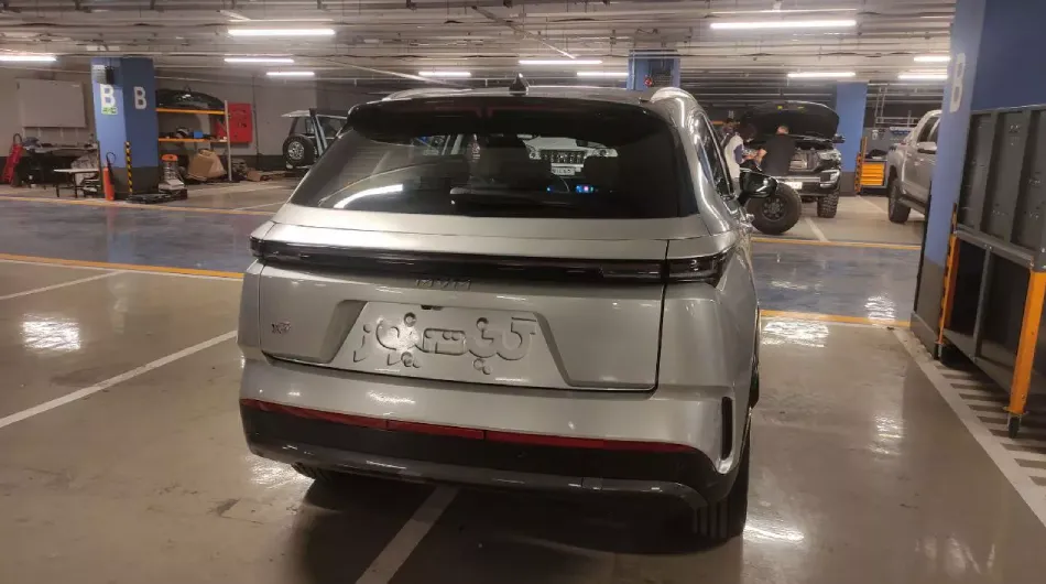 ام وی ام X77